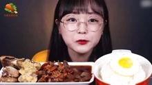 娱乐吃瓜酱吃饭视频,揭秘网红美食短视频背后的故事