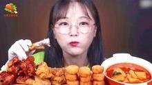 娱乐吃瓜酱吃饭视频,揭秘网红美食短视频背后的故事
