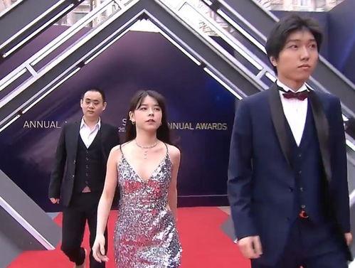 娱乐吃瓜女艺人团,揭秘吃瓜女艺人团的幕后故事